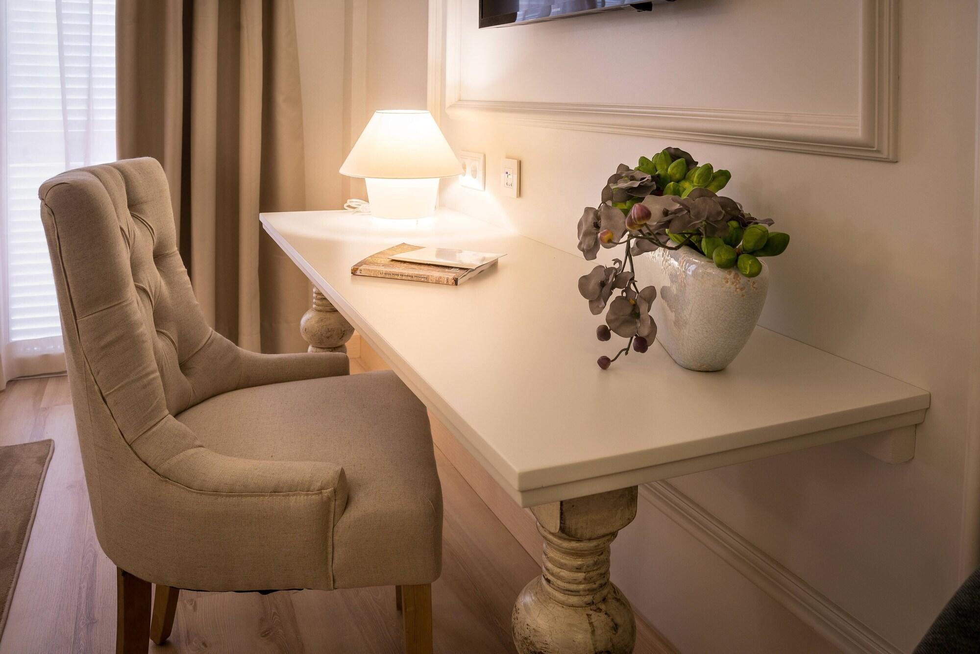 Pirineos Figueres By Pierre & 4* Figueres (Girona)