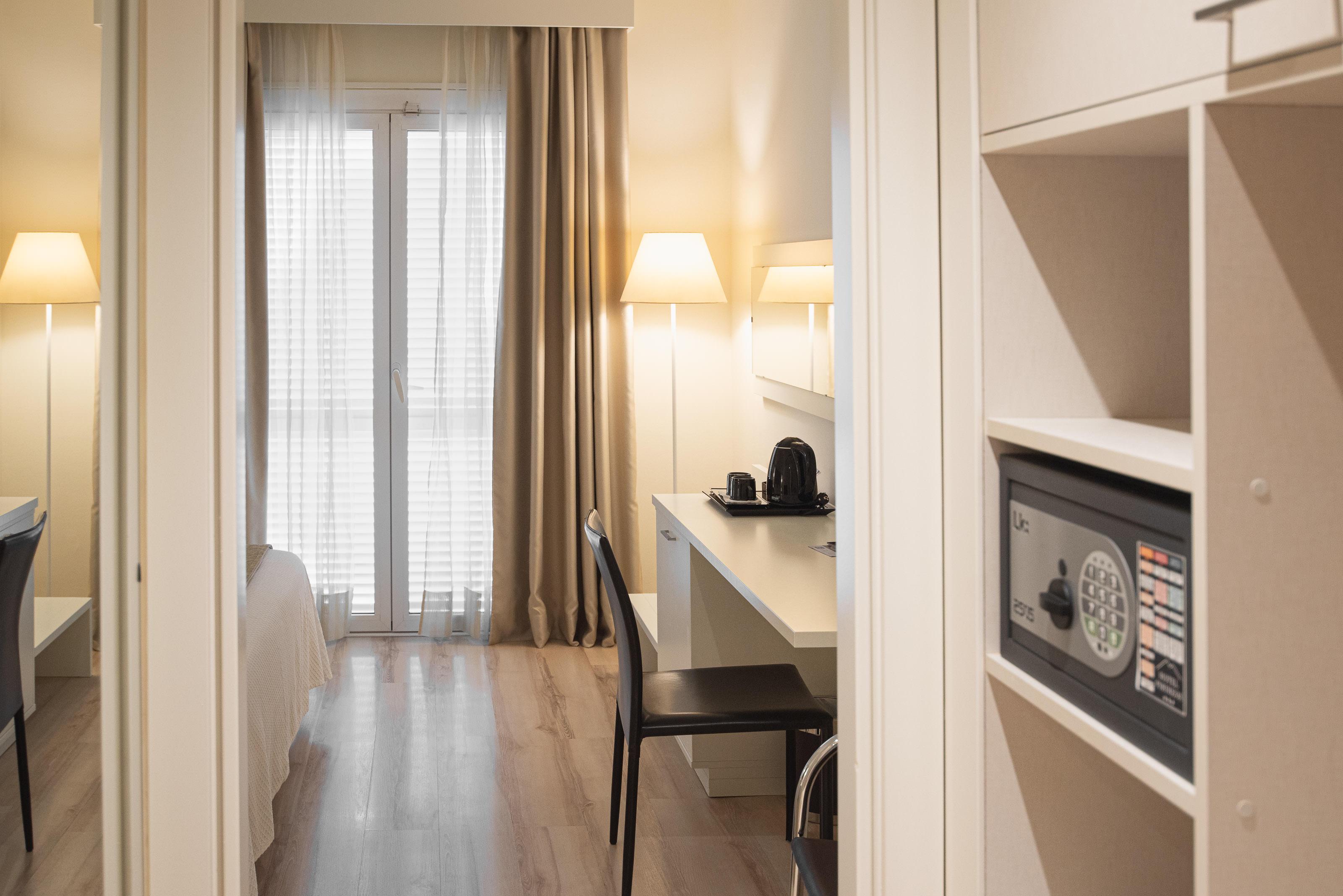 Pirineos Figueres By Pierre & 4* Figueres (Girona)