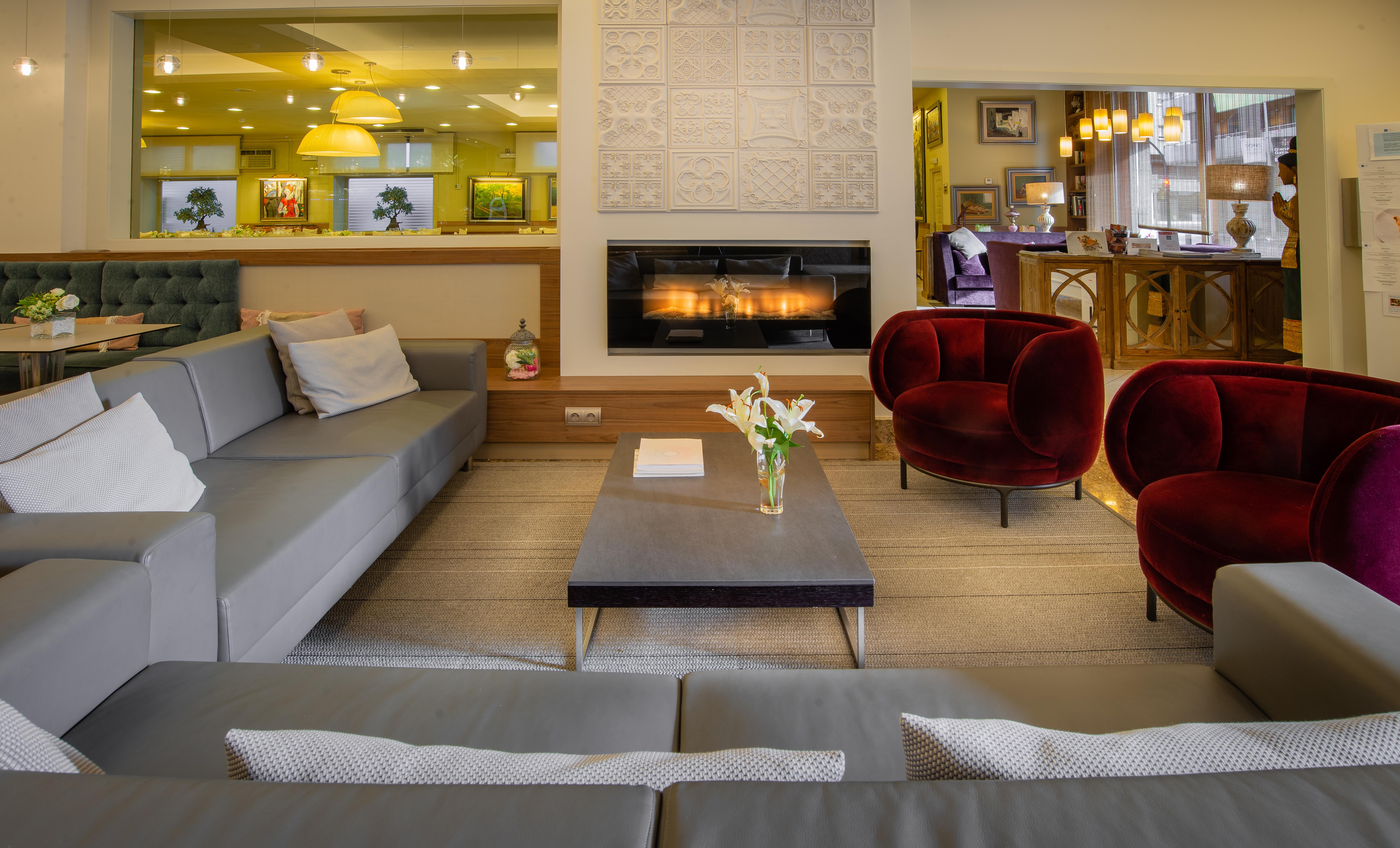 Pirineos Figueres By Pierre & Hotel Figueres (Girona)