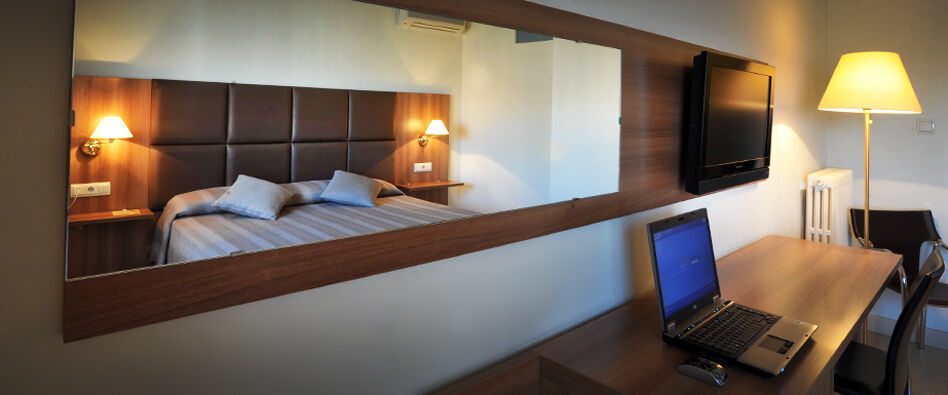 Pirineos Figueres By Pierre & Hotel Figueres (Girona)