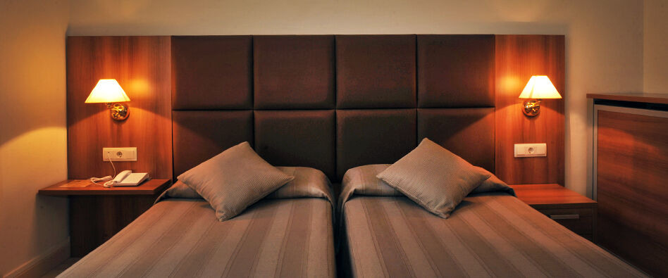 Pirineos Figueres By Pierre & Hotel